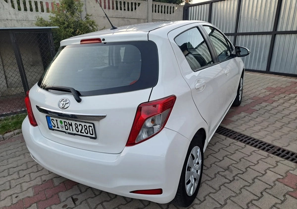 Toyota Yaris cena 25900 przebieg: 152000, rok produkcji 2012 z Świebodzice małe 211